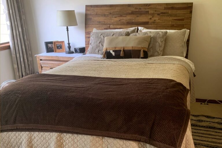 km-bedroom2